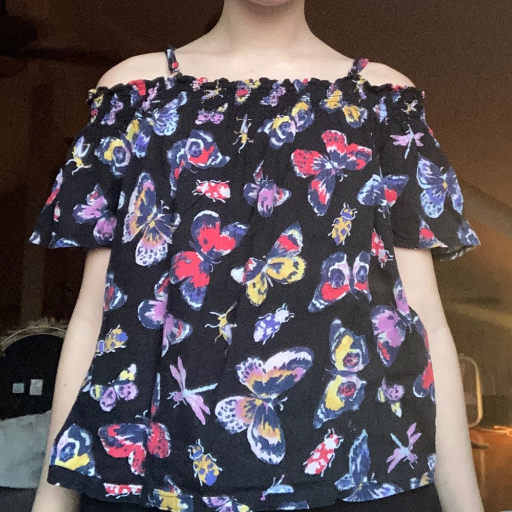 I am selling a off the shoulder and strap top!